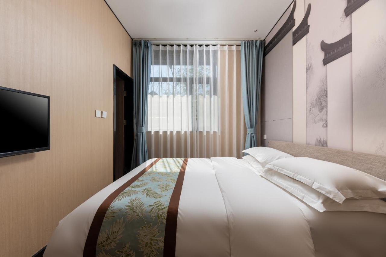 East Sacred Hotel ᴸᴱo---Foreign Accept---Tourism Service English-Speaking 丨 Near Tiananmen Forbidden City丨very Close To Metro Zhangzizhong And Beixinqiao 丨european Foot Ball English丨free Advance Tickets And Laundry Drying Service Coffee Snacks بكين المظهر الخارجي الصورة