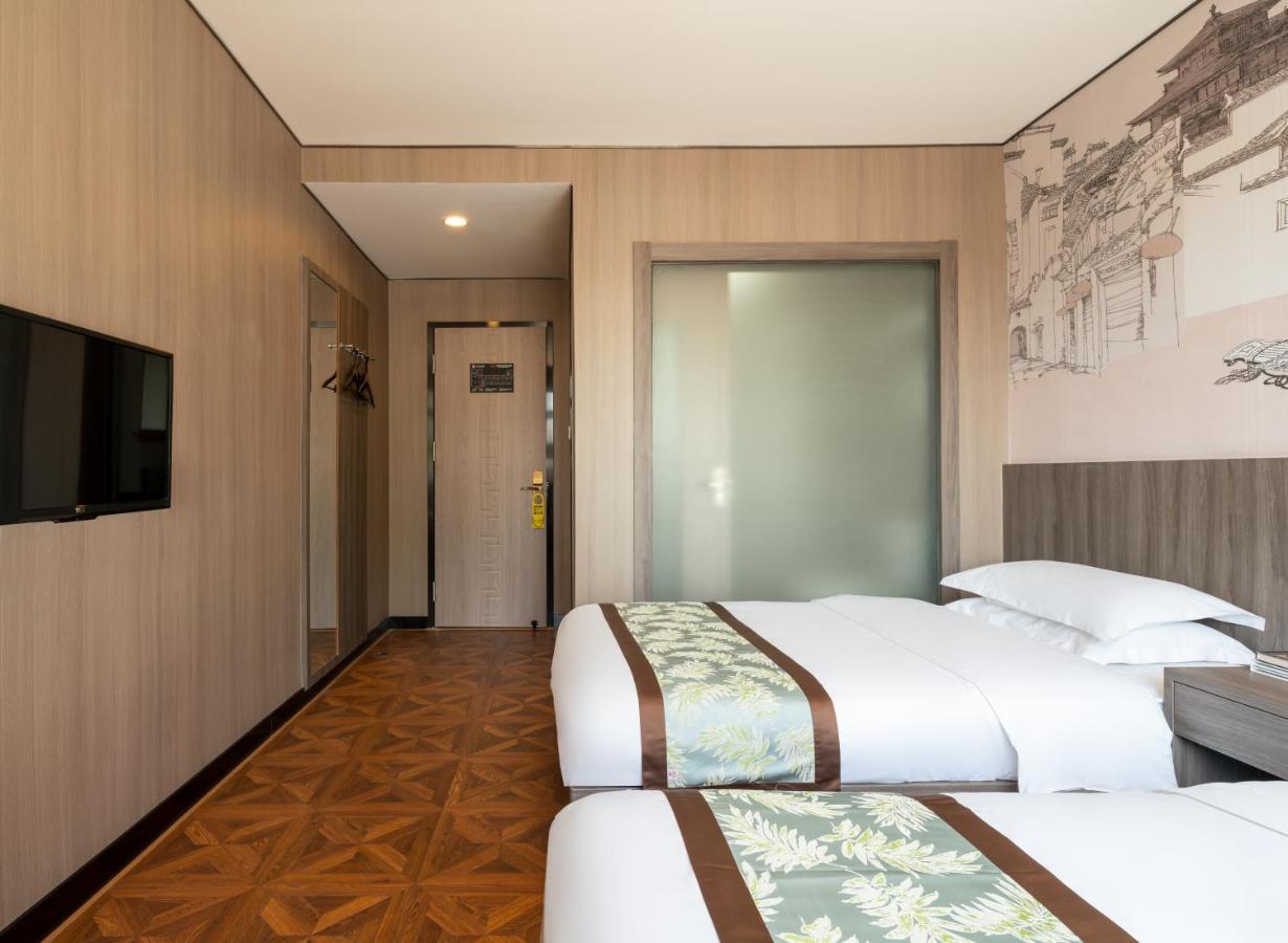 East Sacred Hotel ᴸᴱo---Foreign Accept---Tourism Service English-Speaking 丨 Near Tiananmen Forbidden City丨very Close To Metro Zhangzizhong And Beixinqiao 丨european Foot Ball English丨free Advance Tickets And Laundry Drying Service Coffee Snacks بكين المظهر الخارجي الصورة