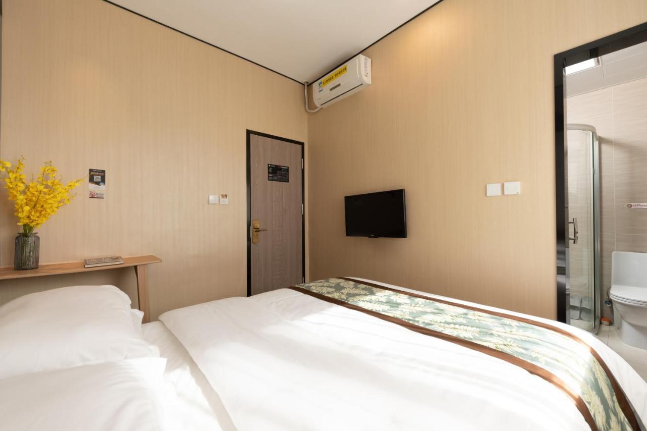 East Sacred Hotel ᴸᴱo---Foreign Accept---Tourism Service English-Speaking 丨 Near Tiananmen Forbidden City丨very Close To Metro Zhangzizhong And Beixinqiao 丨european Foot Ball English丨free Advance Tickets And Laundry Drying Service Coffee Snacks بكين المظهر الخارجي الصورة