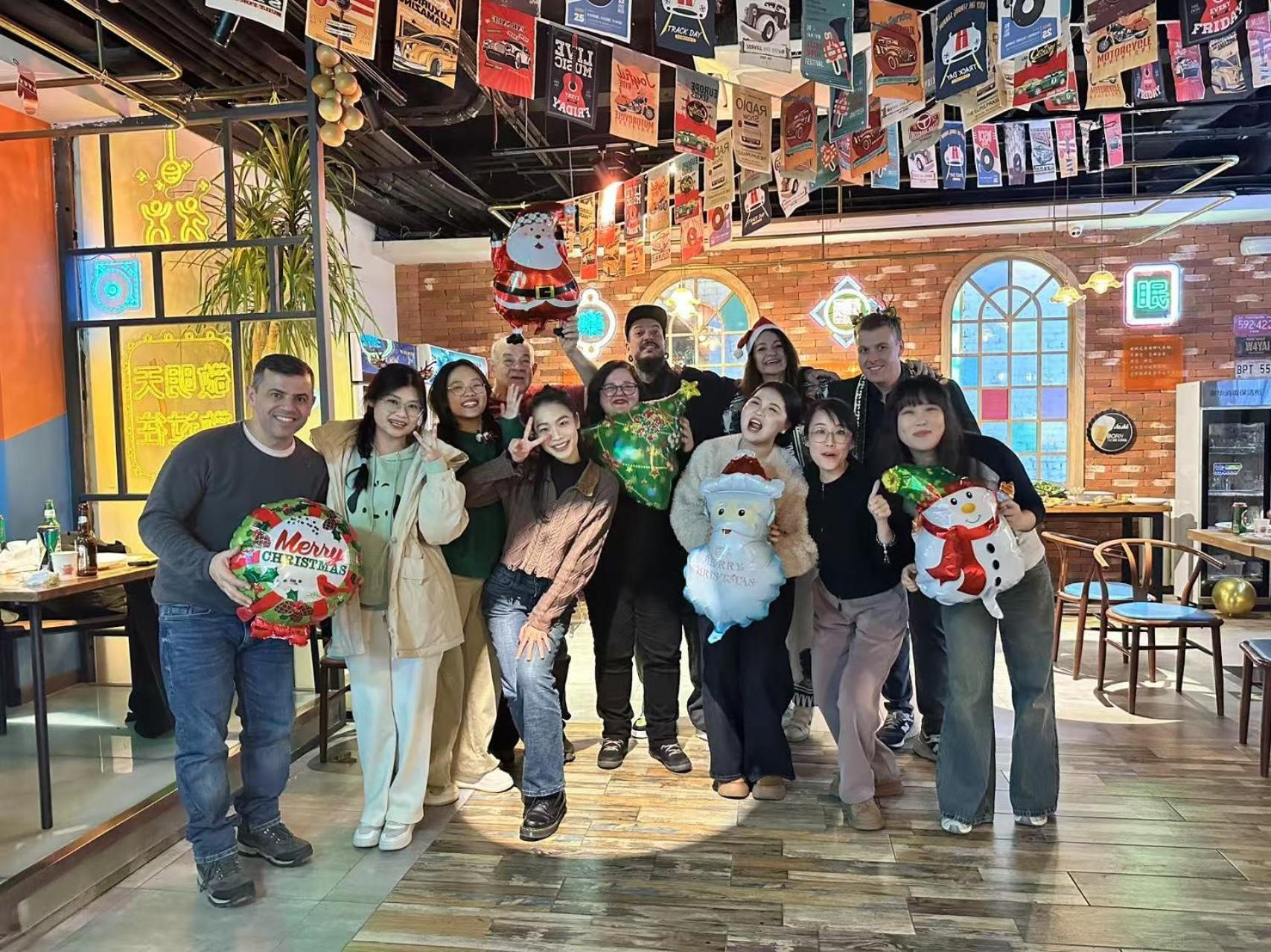 East Sacred Hotel ᴸᴱo---Foreign Accept---Tourism Service English-Speaking 丨 Near Tiananmen Forbidden City丨very Close To Metro Zhangzizhong And Beixinqiao 丨european Foot Ball English丨free Advance Tickets And Laundry Drying Service Coffee Snacks بكين المظهر الخارجي الصورة
